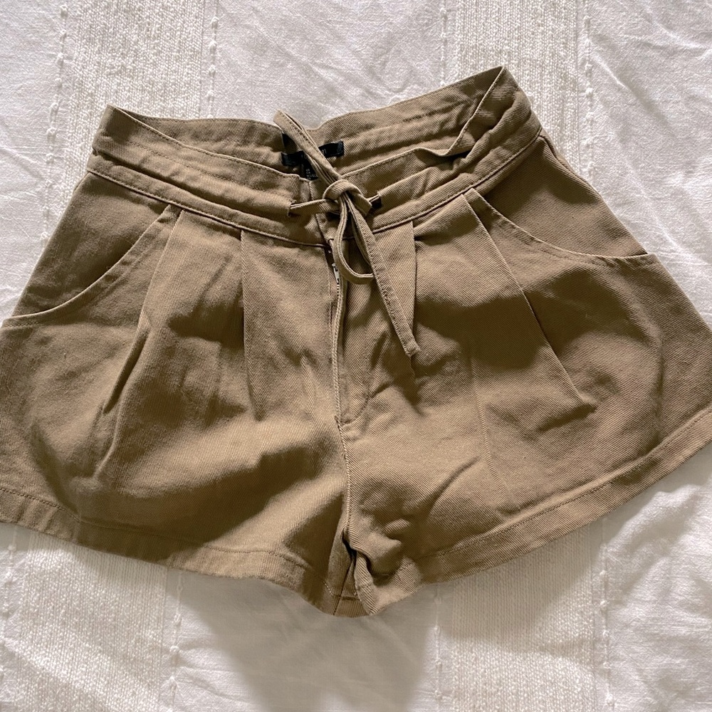 Forever 21 Khaki shorts Small